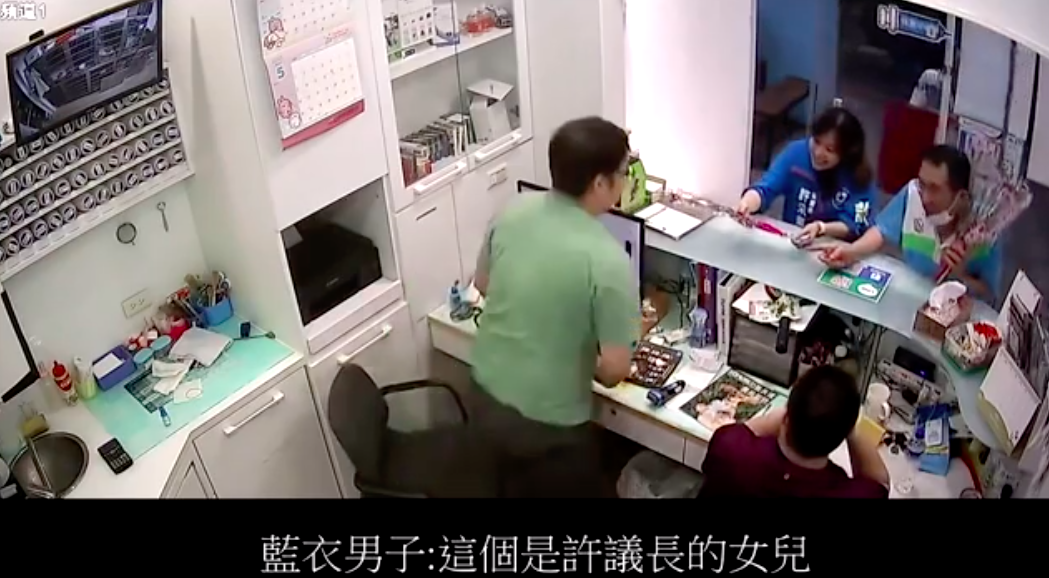 許崑源愛心慈善會祕書長許采蓁拜訪店家畫面。 圖:翻攝自店家Youtube影片畫面 許崑源愛心慈善會祕書長許采蓁拜訪店家畫面。 圖:翻攝自店家Youtube影片畫面