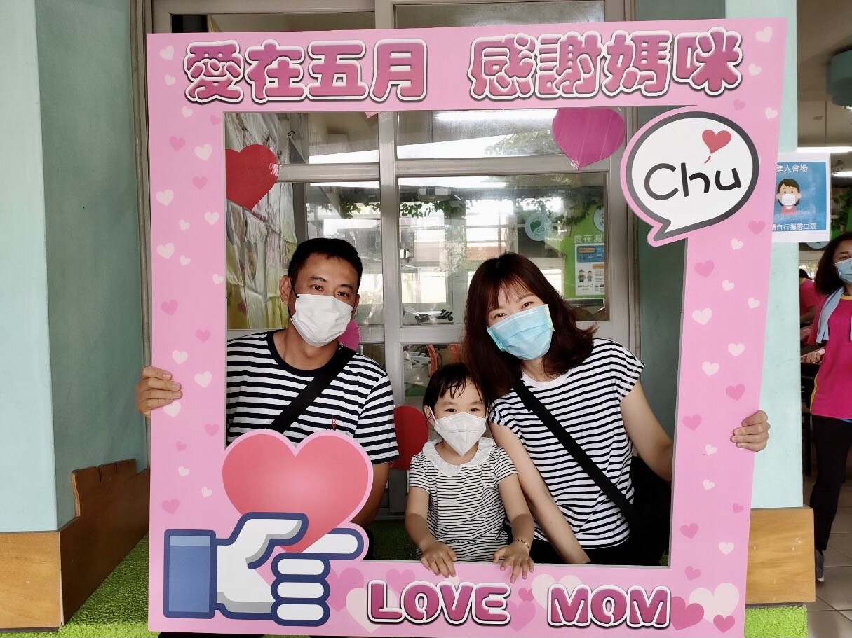 萬里國小校慶結合母親節各項活動,增進親子情感凝聚。 圖:萬里國小提供 萬里國小校慶結合母親節各項活動,增進親子情感凝聚。 圖:萬里國小提供