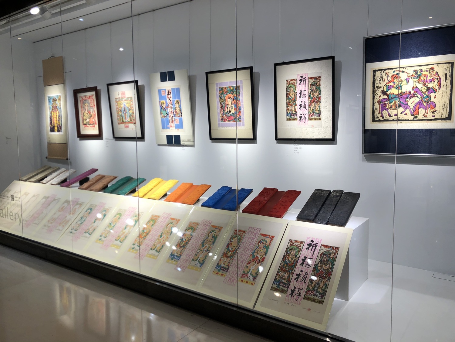 本次展出的版畫將全數捐贈給財團法人罕見疾病基金會。 中友百貨/提供 本次展出的版畫將全數捐贈給財團法人罕見疾病基金會。 中友百貨/提供