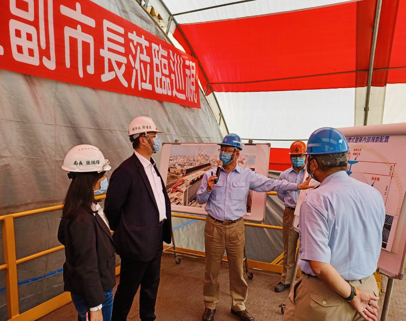 副市長羅達生(左二)訪視中鋼煤礦室內化工程。 圖:高雄市政府/提供 副市長羅達生(左二)訪視中鋼煤礦室內化工程。 圖:高雄市政府/提供