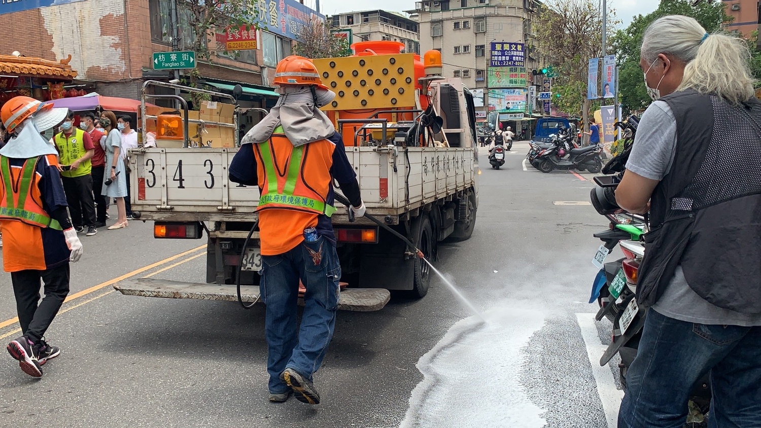 中和防疫消毒情形三 圖:新北市環保局提供。 中和防疫消毒情形三 圖:新北市環保局提供。