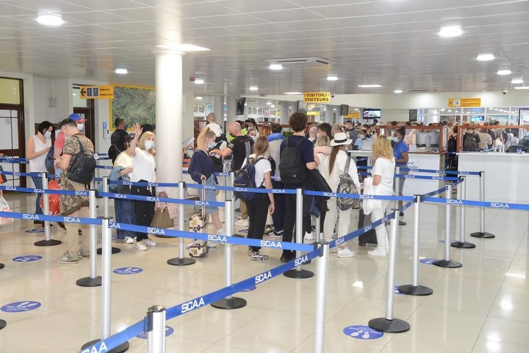 外交暨旅遊部仍認為國內疫情可控,由於國內經濟仰賴外籍旅客的觀光,外籍遊客不論有無接種,入境都不需隔離。 圖:取自塞席爾旅外交暨旅遊部臉書 外交暨旅遊部仍認為國內疫情可控,由於國內經濟仰賴外籍旅客的觀光,外籍遊客不論有無接種,入境都不需隔離。 圖:取自塞席爾旅外交暨旅遊部臉書