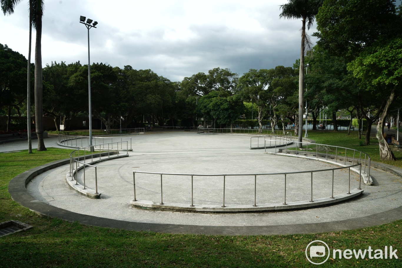 青年公園溜冰場也不見人影。 圖:張良一/攝 青年公園溜冰場也不見人影。 圖:張良一/攝