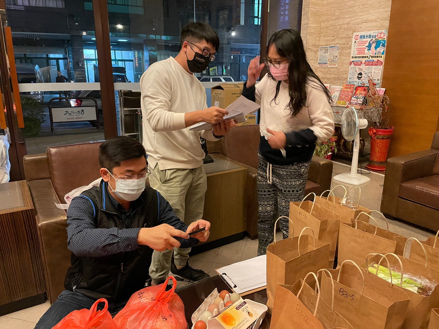 防疫期間避免群聚,豐生活團購防疫用品送到家。 豐邑機構/提供 防疫期間避免群聚,豐生活團購防疫用品送到家。 豐邑機構/提供