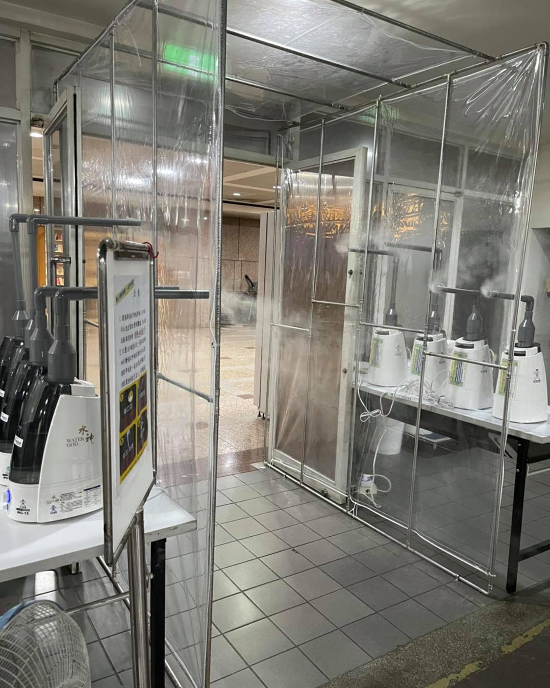 電視台的防疫措施升級。 圖:翻攝自納豆FB 電視台的防疫措施升級。 圖:翻攝自納豆FB