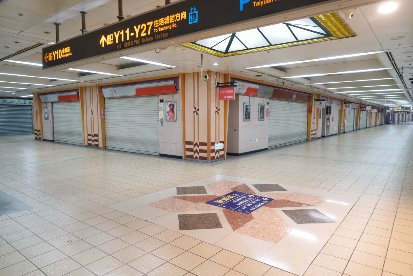 台北地下街上演空城計。 圖:張良一/攝 台北地下街上演空城計。 圖:張良一/攝
