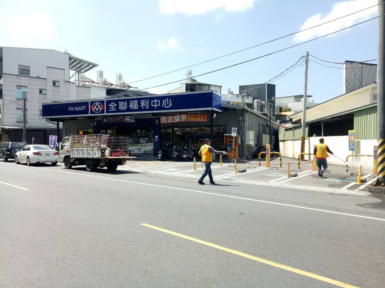 屏東縣政府今(18日)公布案2122確診者足跡,包括屏東火車站、客運站、全聯內埔永光店、菜市場、納骨塔、診所。 圖:屏東縣政府/提供 屏東縣政府今(18日)公布案2122確診者足跡,包括屏東火車站、客運站、全聯內埔永光店、菜市場、納骨塔、診所。 圖:屏東縣政府/提供