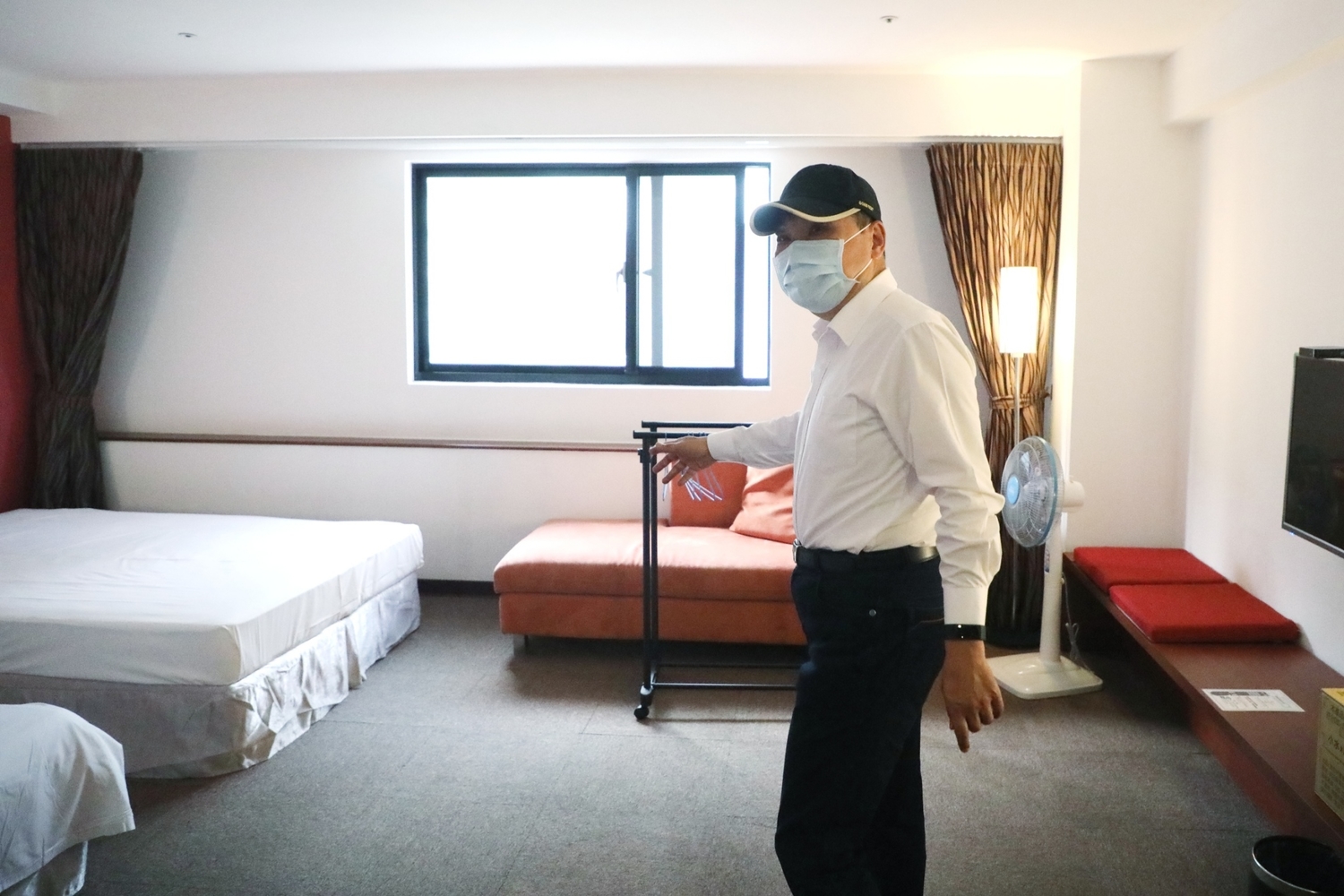 侯友宜徵用飯店183間房作為安置輕症及無症狀者的集中檢疫中心,5月21日啟用。 圖:新北市衛生局提供 侯友宜徵用飯店183間房作為安置輕症及無症狀者的集中檢疫中心,5月21日啟用。 圖:新北市衛生局提供