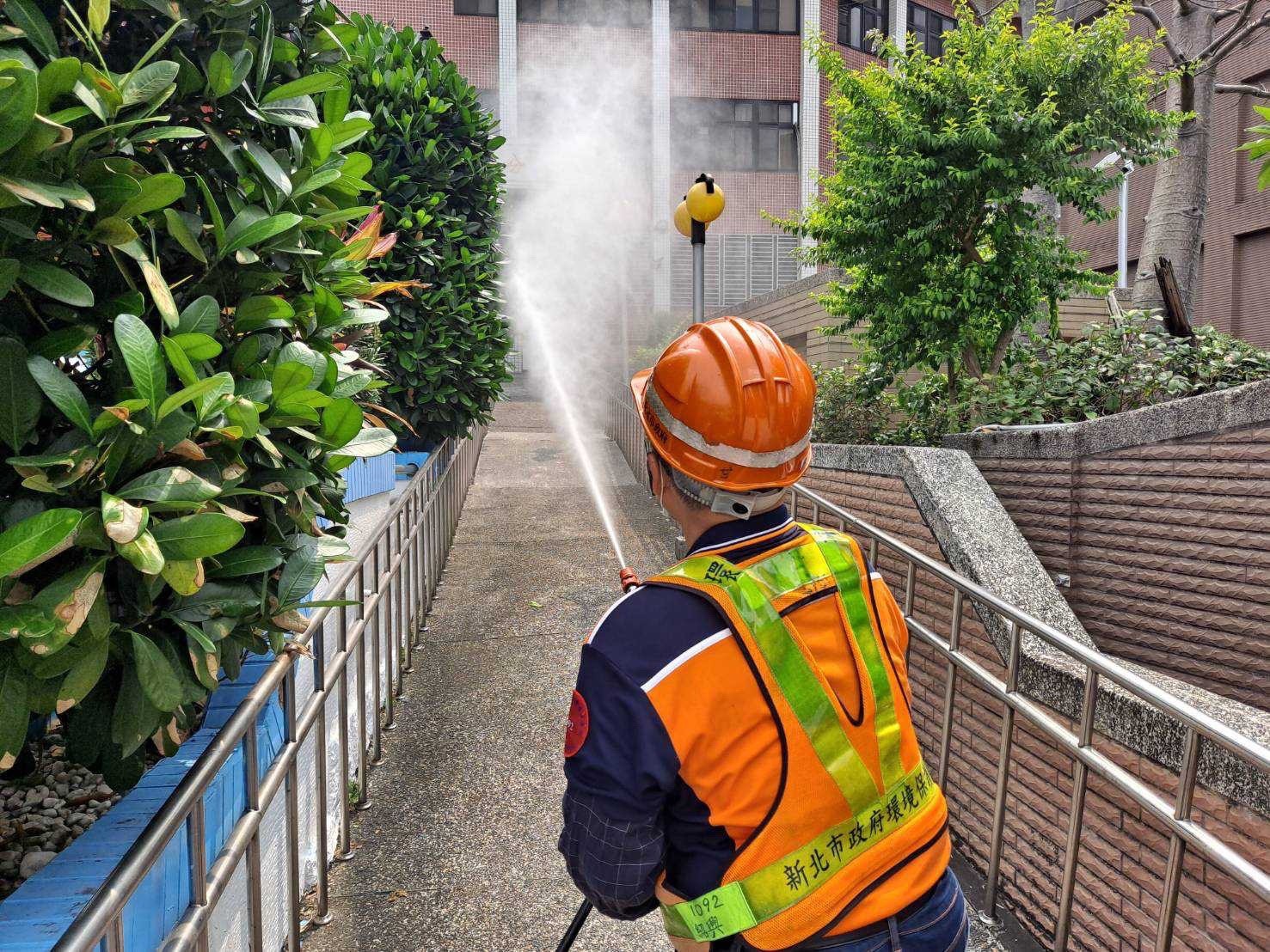 新北市環保局持續執行傾銷作業,全力防堵疫情擴散 圖:新北市環保局提供 新北市環保局持續執行傾銷作業,全力防堵疫情擴散 圖:新北市環保局提供