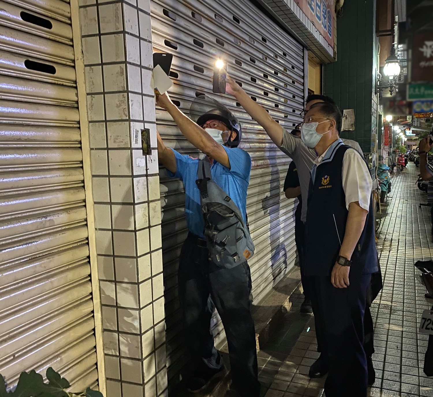 高雄警方逮獲防疫期間卡拉OK店違規營業,市府即斷水斷電。 圖:翻攝陳其邁 Chen Chi-Mai臉書 高雄警方逮獲防疫期間卡拉OK店違規營業,市府即斷水斷電。 圖:翻攝陳其邁 Chen Chi-Mai臉書