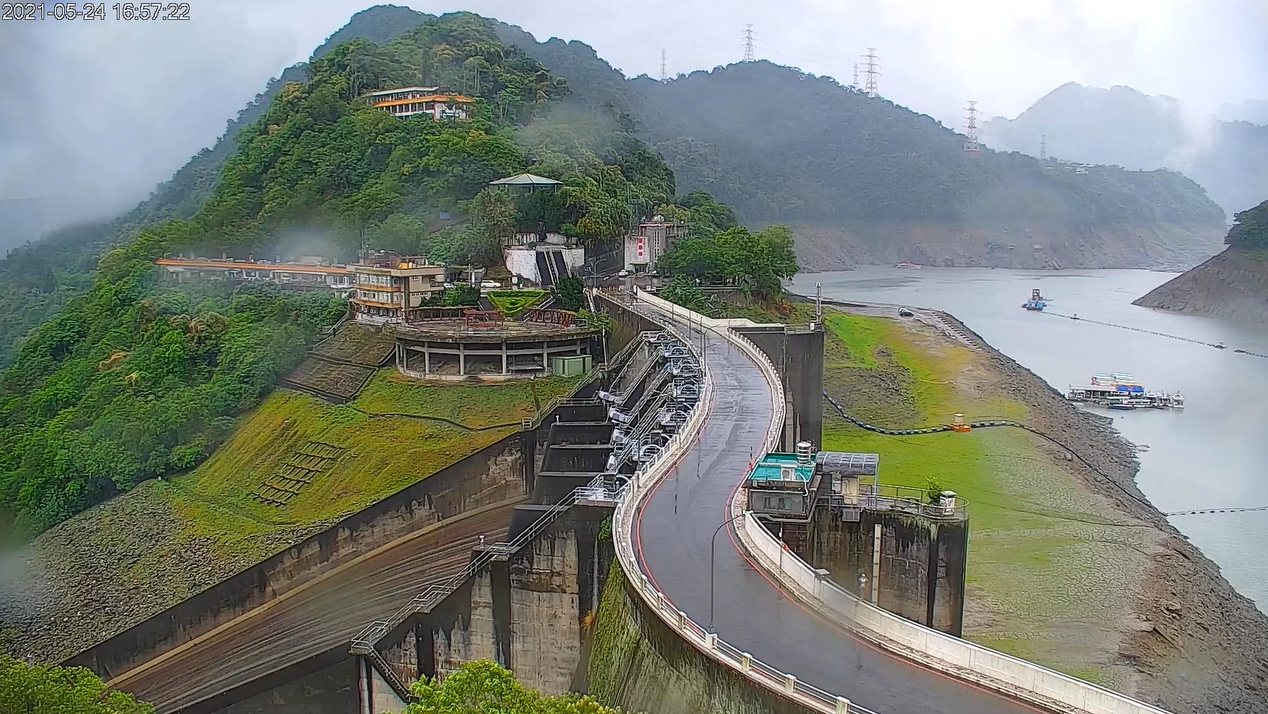 石門水庫集水區持續降雨中。 圖:翻攝自桃園智慧旅遊雲 Taoyuan Travel/YouTube 石門水庫集水區持續降雨中。 圖:翻攝自桃園智慧旅遊雲 Taoyuan Travel/YouTube