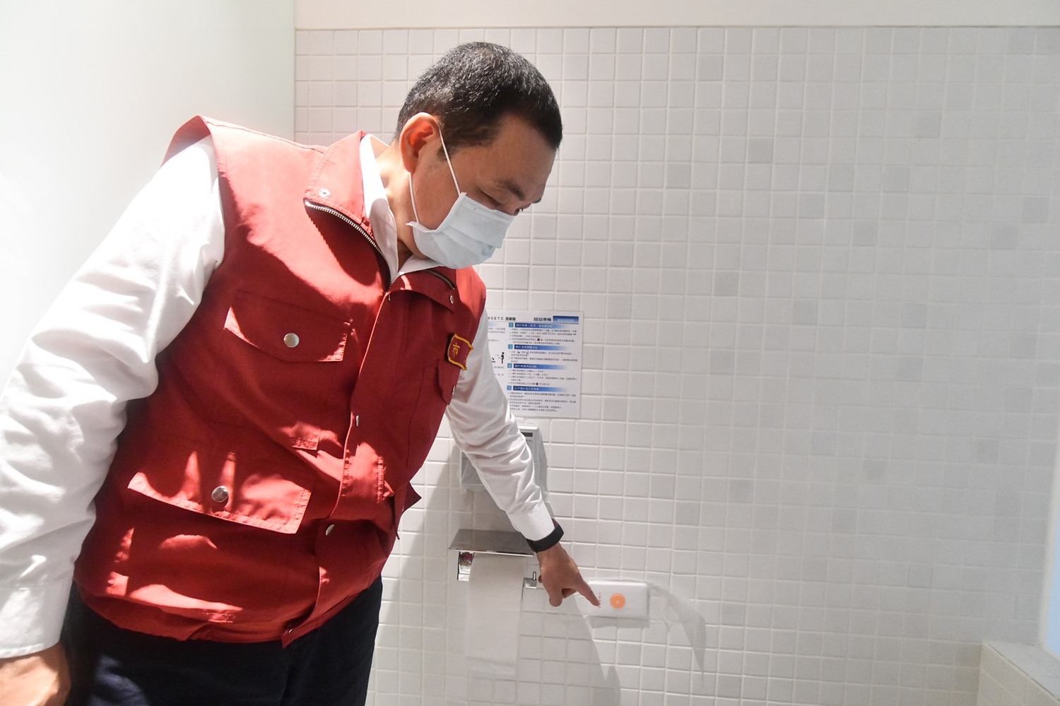 侯友宜視察集中檢疫中心設施 圖:新北市觀光局提供 侯友宜視察集中檢疫中心設施 圖:新北市觀光局提供