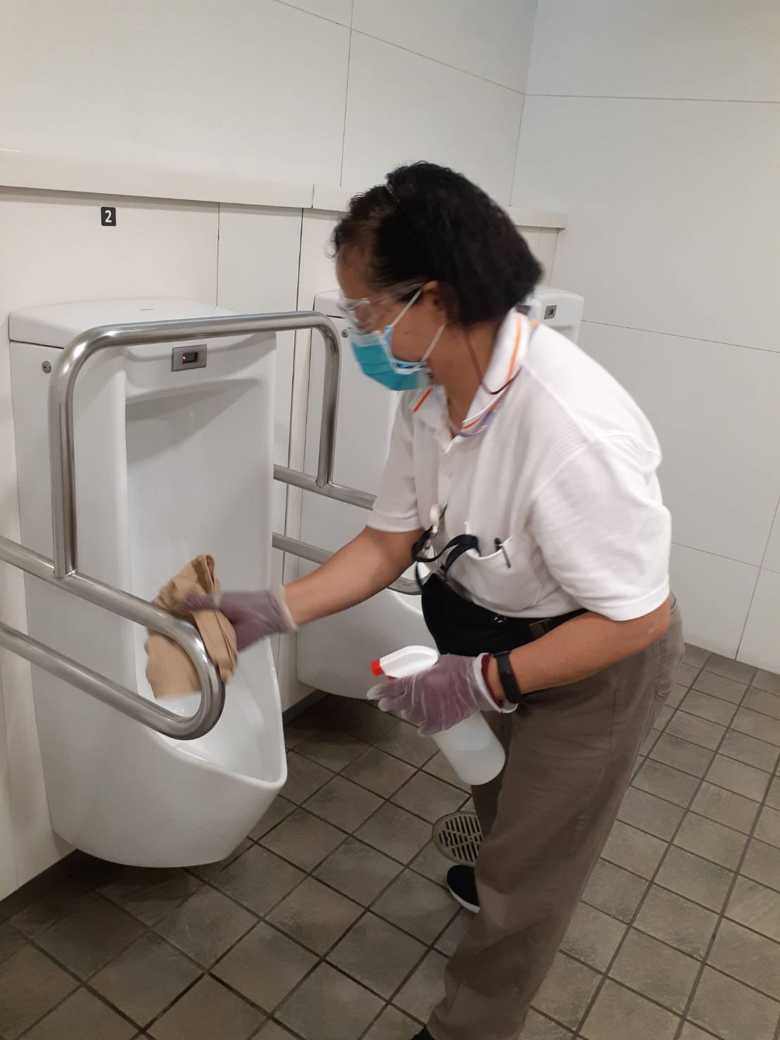 環保署表示,各大眾運輸場站、加油站公廁,每小時都會清潔消毒1次(圖為高鐵車站)。 圖:環保署/提供 環保署表示,各大眾運輸場站、加油站公廁,每小時都會清潔消毒1次(圖為高鐵車站)。 圖:環保署/提供