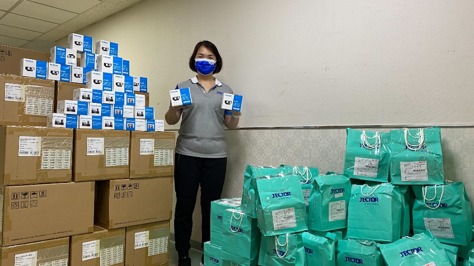 捷揚光電攜手傑可達捐贈千台webcam 挹注新北學校提升遠端教學品質 圖:新北市政府教育局提供 捷揚光電攜手傑可達捐贈千台webcam 挹注新北學校提升遠端教學品質 圖:新北市政府教育局提供