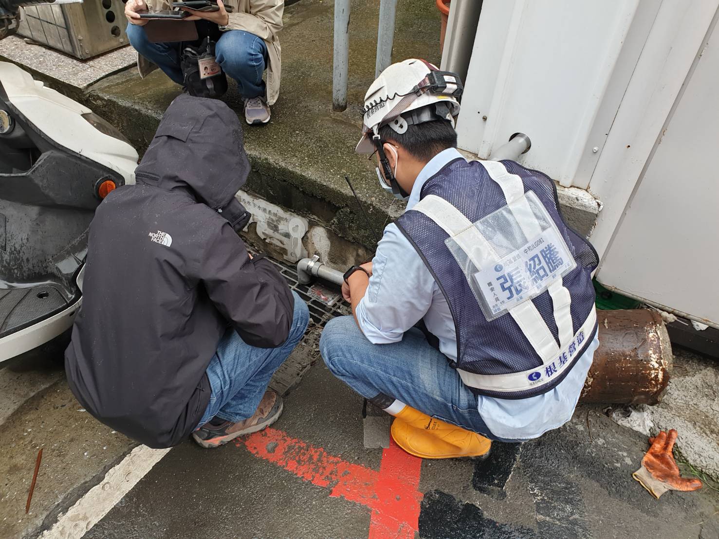 新北環保局及水利局循線查獲某營建工地施做連續壁,其廢水未妥善處理致污染環境 圖:新北市政府環保局提供 新北環保局及水利局循線查獲某營建工地施做連續壁,其廢水未妥善處理致污染環境 圖:新北市政府環保局提供