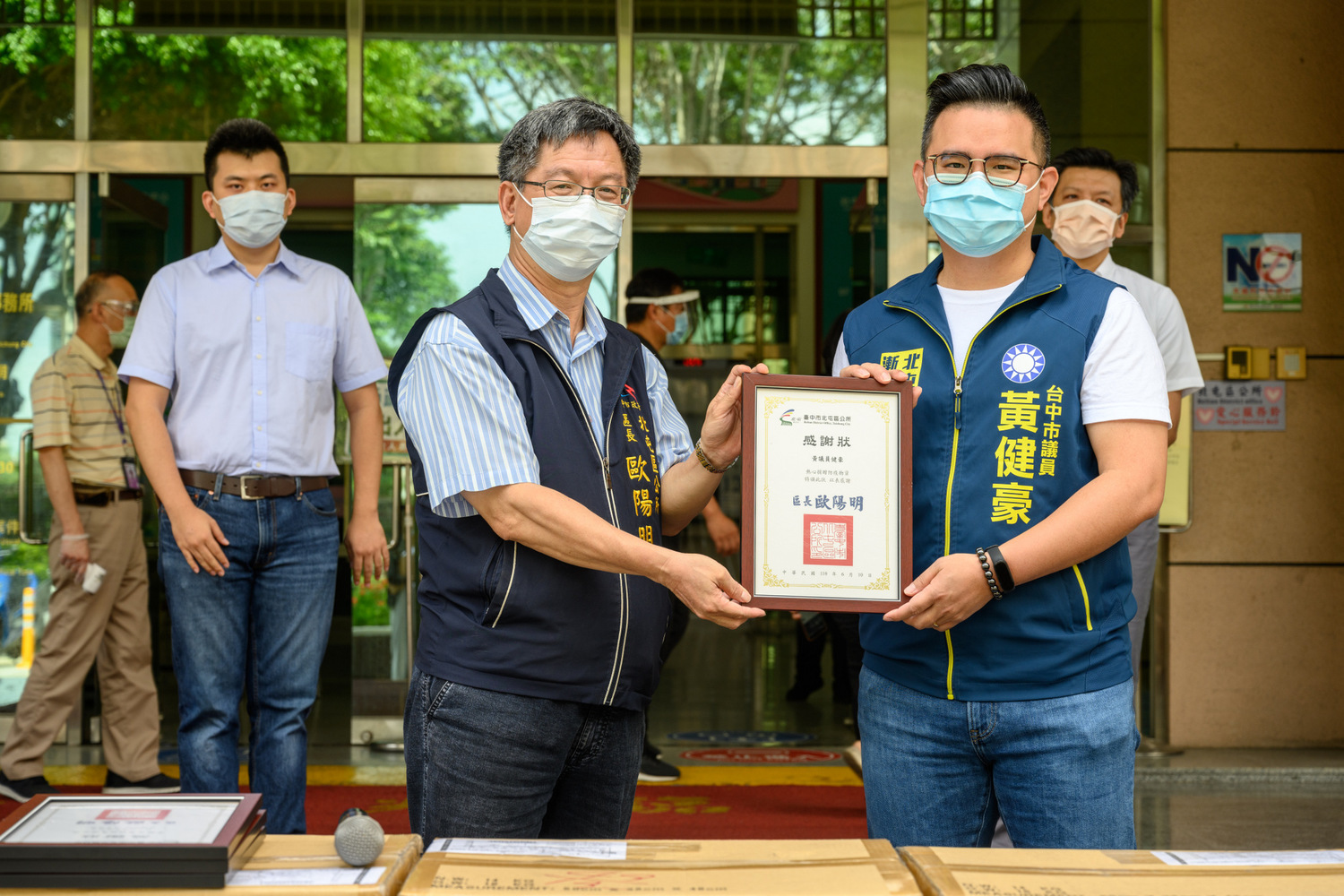 台中市議員黃健豪捐出2千件隔離衣。 市議員黃健豪/提供 台中市議員黃健豪捐出2千件隔離衣。 市議員黃健豪/提供
