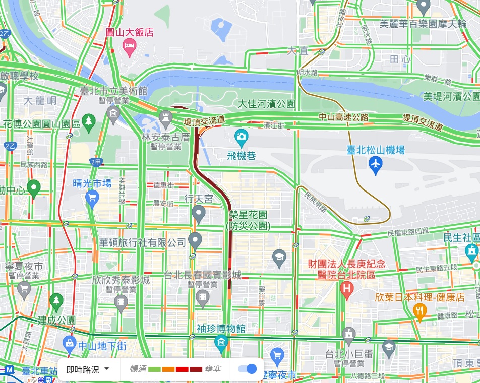 Google Map即時路況,顯示北部多處接近高速公路匣道路段出現壅塞狀況。 圖:翻攝Google Map Google Map即時路況,顯示北部多處接近高速公路匣道路段出現壅塞狀況。 圖:翻攝Google Map