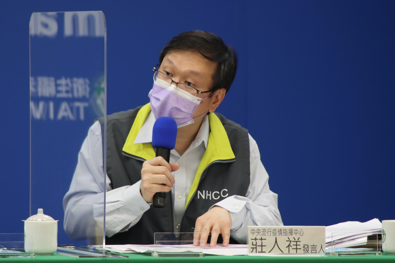 指揮中心發言人莊人祥今(12)日證實,10日疫苗嚴重不良反應事件通報中,個案死因為冠狀動脈硬化相關心臟病導致的急性心肌梗塞。 圖:中央流行疫情指揮中心/提供 指揮中心發言人莊人祥今(12)日證實,10日疫苗嚴重不良反應事件通報中,個案死因為冠狀動脈硬化相關心臟病導致的急性心肌梗塞。 圖:中央流行疫情指揮中心/提供