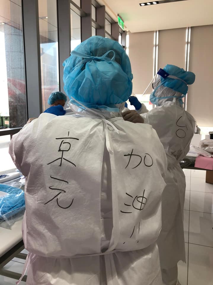 最辛苦的採檢醫護 圖:翻攝王必勝 臉書 最辛苦的採檢醫護 圖:翻攝王必勝 臉書