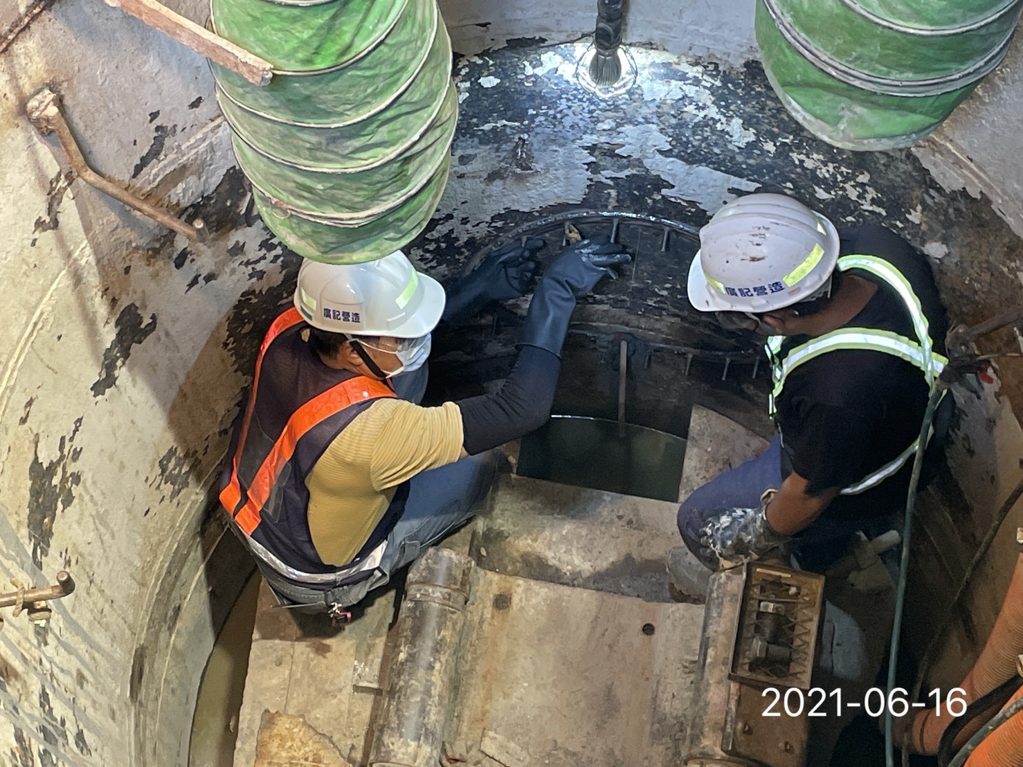 污水工作井內部作業 圖:新北市水利局提供 污水工作井內部作業 圖:新北市水利局提供