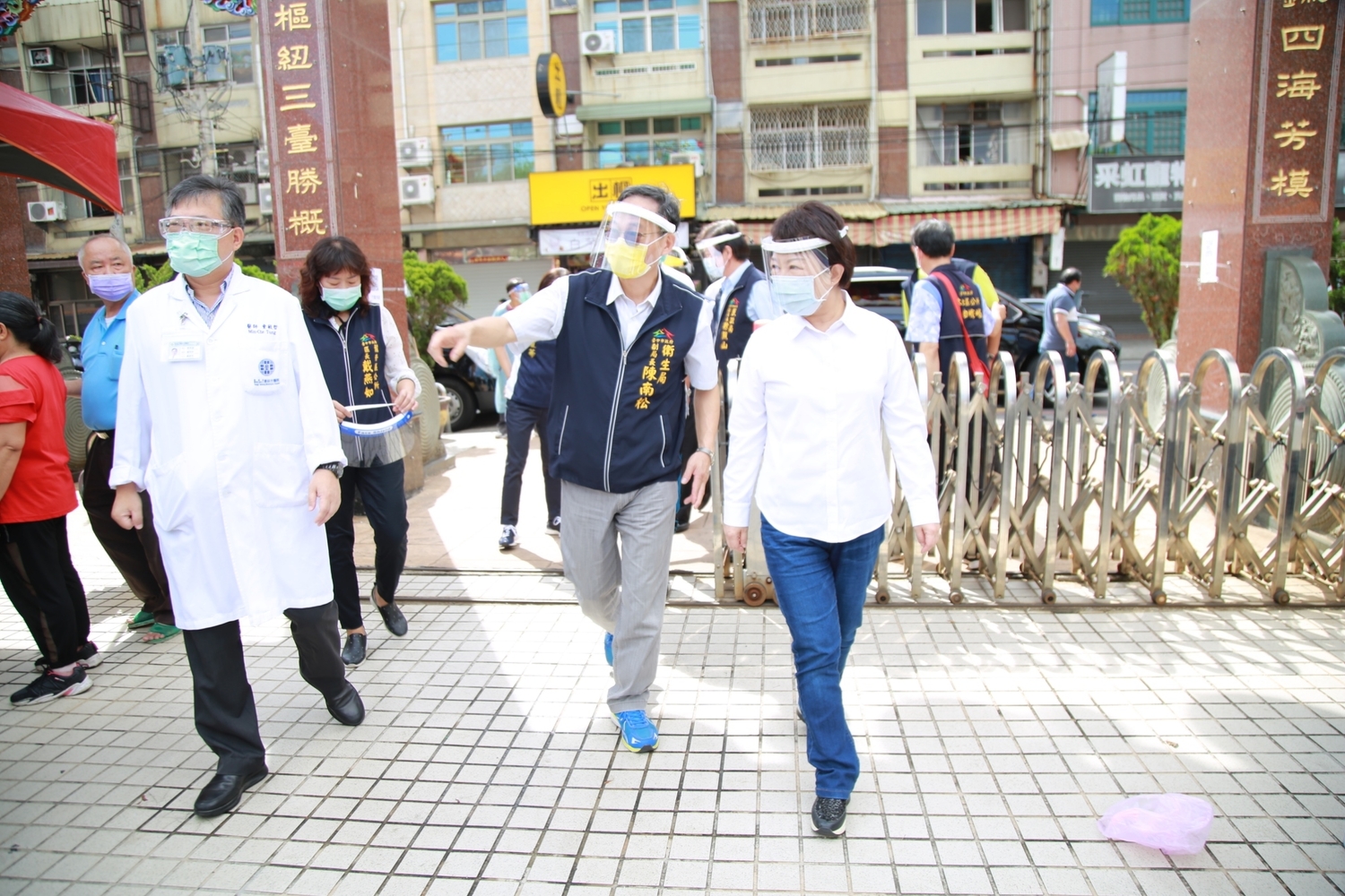 盧秀燕市長視察龍井前進指揮所。 台中市政府/提供 盧秀燕市長視察龍井前進指揮所。 台中市政府/提供