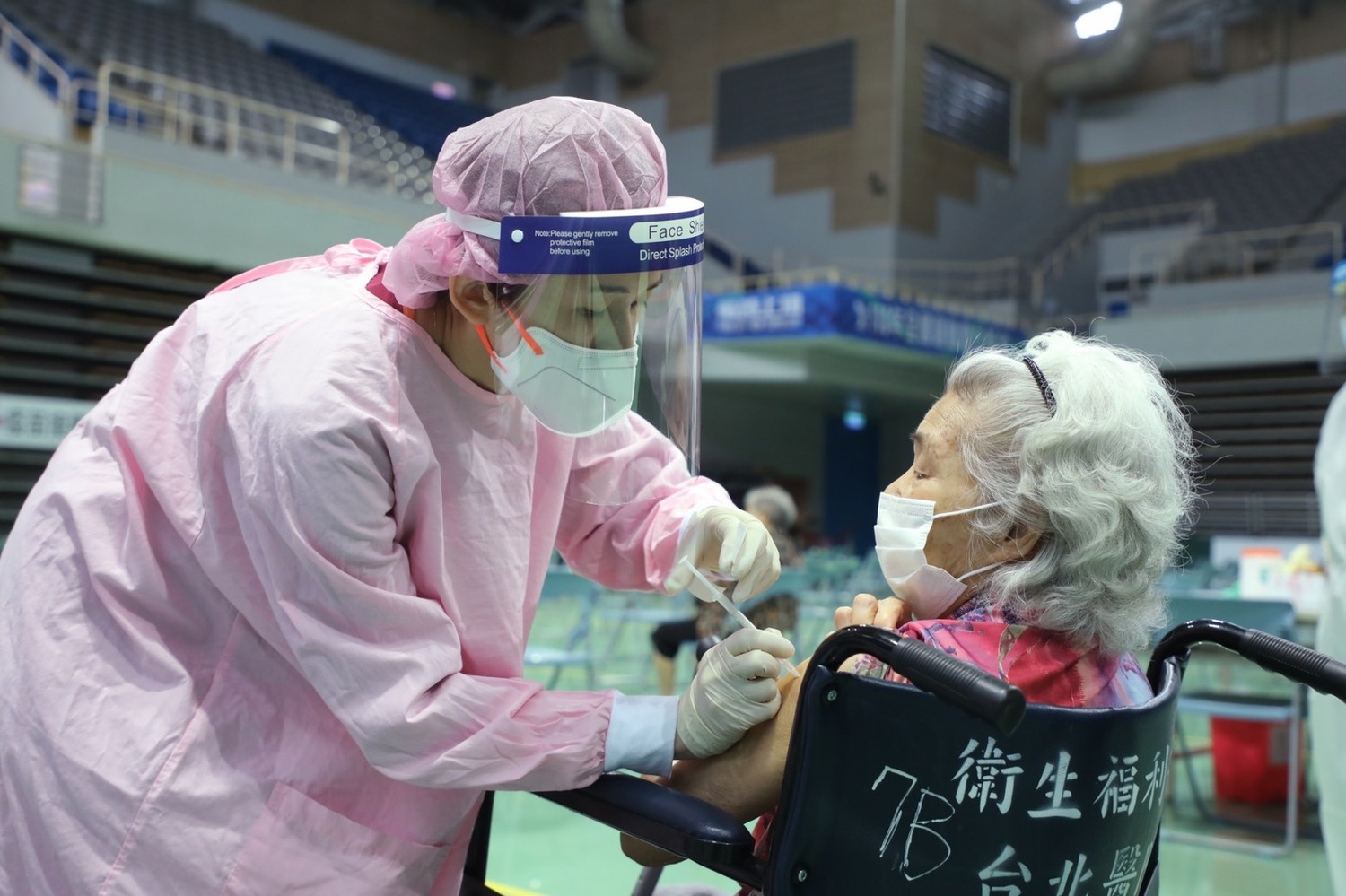 新北市從6月18日起為不在籍的85歲以上長者在全市76處接種站接種疫苗 新北市從6月18日起為不在籍的85歲以上長者在全市76處接種站接種疫苗