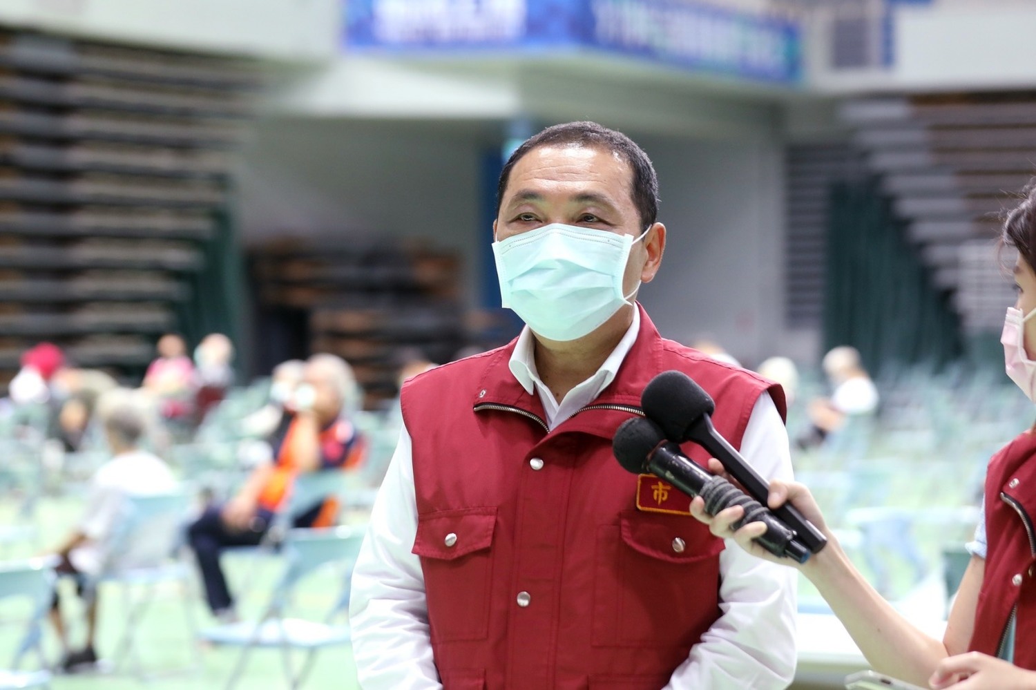 侯友宜強調,長者接種疫苗不求快速,而是求穩、求安全,讓長者提升保護力對抗病毒威脅。 圖:新北市府提供 侯友宜強調,長者接種疫苗不求快速,而是求穩、求安全,讓長者提升保護力對抗病毒威脅。 圖:新北市府提供