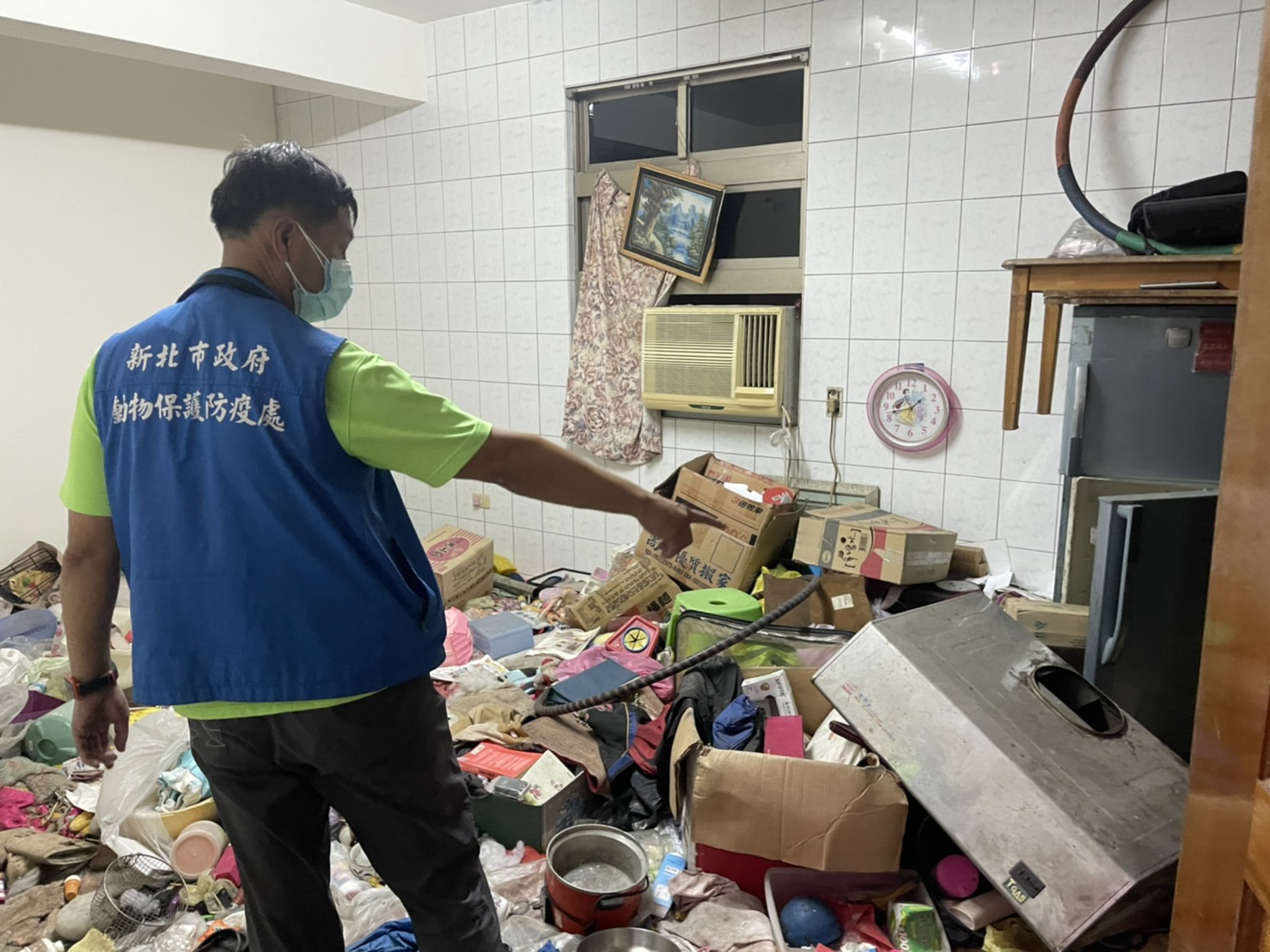 現場如同廢墟,房客已人去樓空 圖:新北市動保處提供 現場如同廢墟,房客已人去樓空 圖:新北市動保處提供