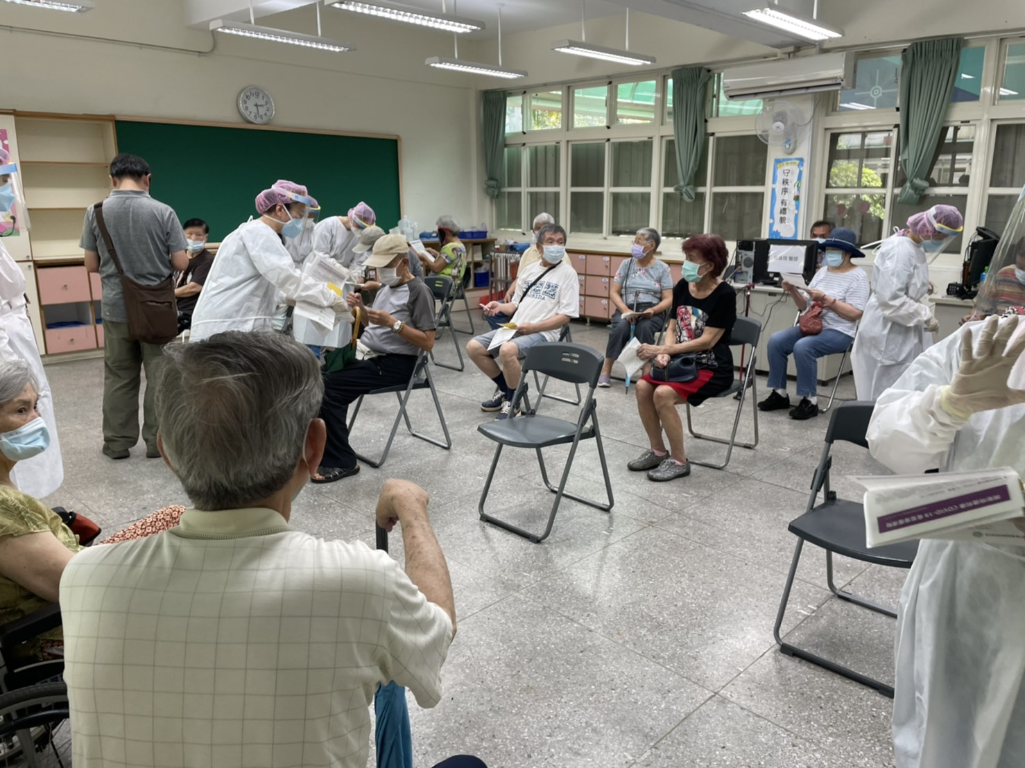 為了增加疫苗注射效率也採取宇美町式打法。 圖/張宇韶提供 為了增加疫苗注射效率也採取宇美町式打法。 圖/張宇韶提供