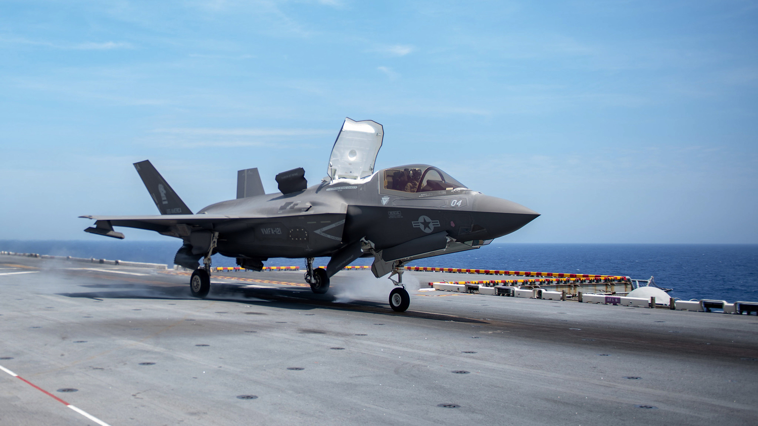 「F-35B閃電Ⅱ」戰鬥機在「美利堅號」兩棲攻擊艦進行演練。 圖:翻攝U.S. Pacific Fleet推特 「F-35B閃電Ⅱ」戰鬥機在「美利堅號」兩棲攻擊艦進行演練。 圖:翻攝U.S. Pacific Fleet推特