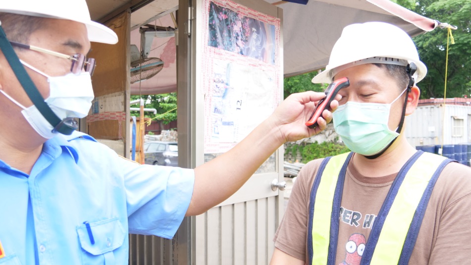 工區訂定三級警戒工作守則,全面加強工地防疫措施。 圖:新北市交通局提供 工區訂定三級警戒工作守則,全面加強工地防疫措施。 圖:新北市交通局提供
