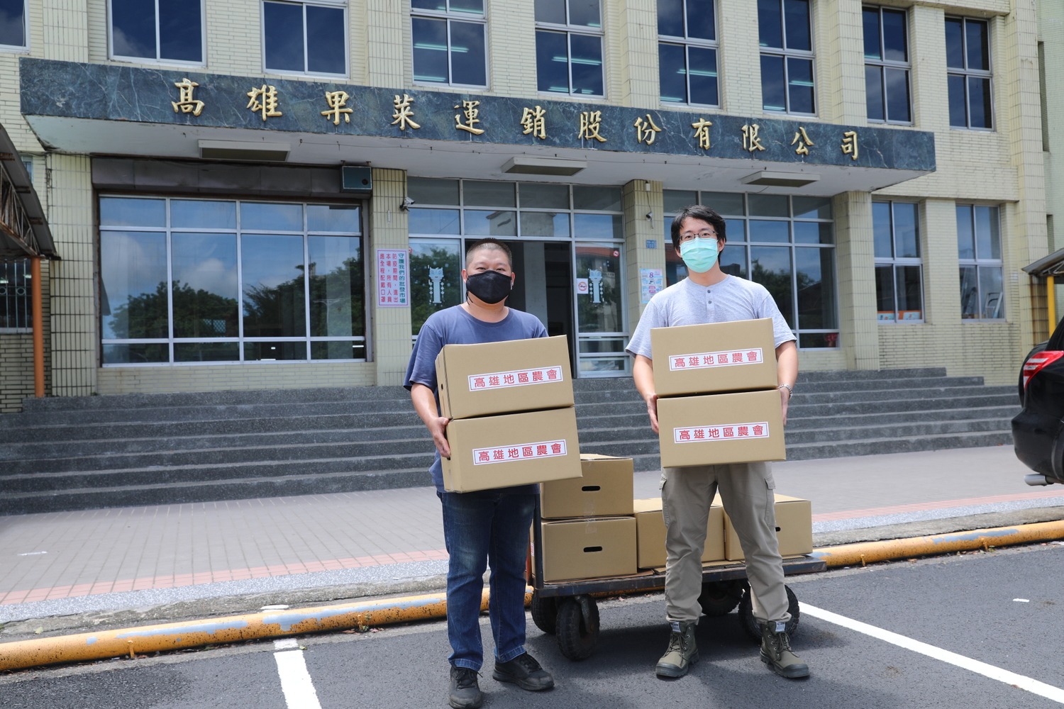 高市農業局與高農合作推出「揀好蔬果箱」。 圖:高市農業局提供 高市農業局與高農合作推出「揀好蔬果箱」。 圖:高市農業局提供