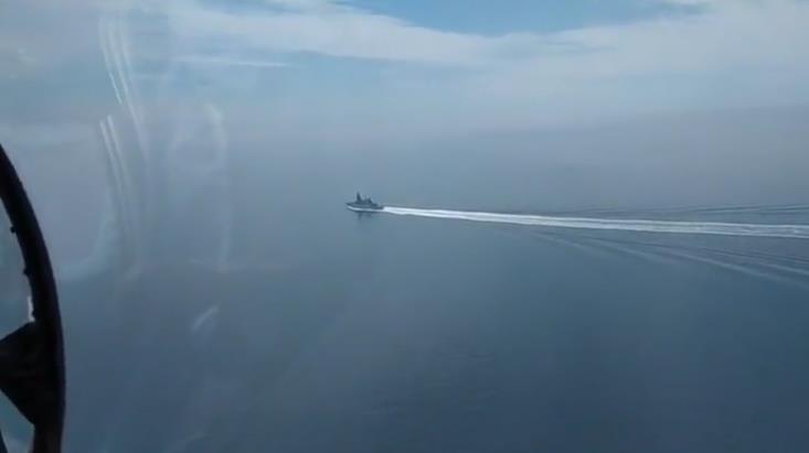 英國海軍「保衛者」號驅逐艦在黑海水域侵犯俄羅斯領海,俄羅斯軍艦隨後開火示警。 圖 : 翻攝自俄國官方網站 英國海軍「保衛者」號驅逐艦在黑海水域侵犯俄羅斯領海,俄羅斯軍艦隨後開火示警。 圖 : 翻攝自俄國官方網站
