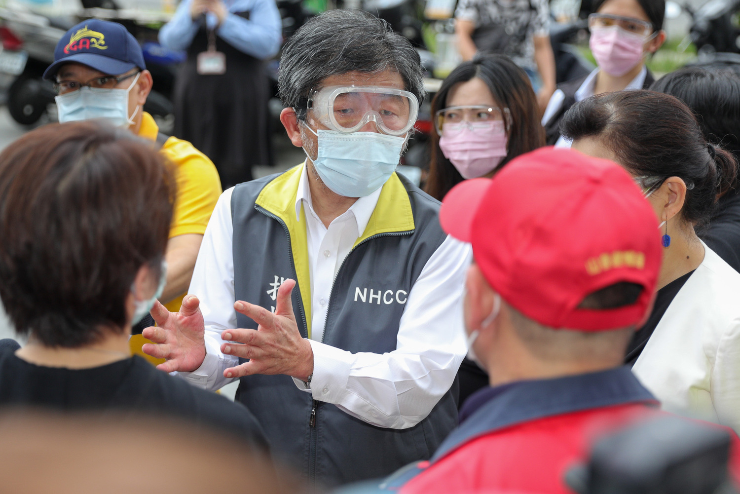 疫情指揮官陳時中視察環南綜合市場。 圖:中央流行疫情指揮中心/提供 疫情指揮官陳時中視察環南綜合市場。 圖:中央流行疫情指揮中心/提供