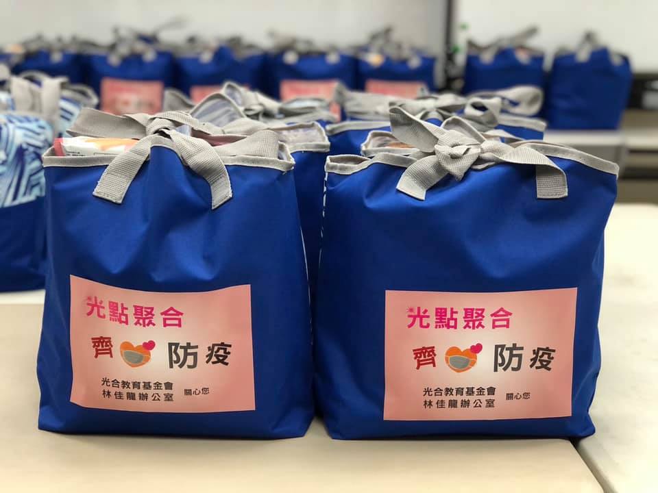 光合基金會提供防疫物資給街友。 光合基金會/提供 光合基金會提供防疫物資給街友。 光合基金會/提供