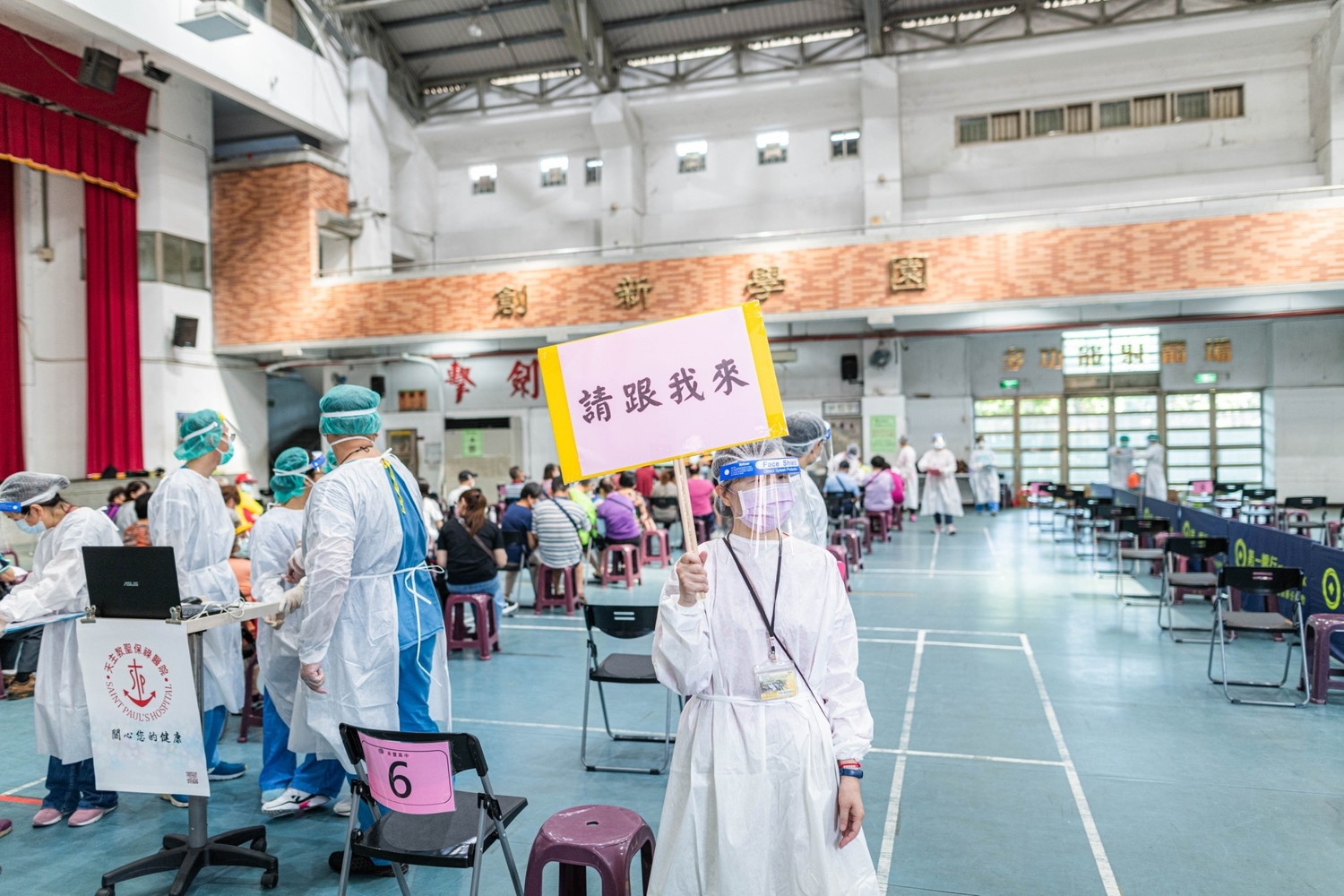 各接種站接種人種人潮踴躍,秩序良好。 圖:桃園市政府/提供 各接種站接種人種人潮踴躍,秩序良好。 圖:桃園市政府/提供