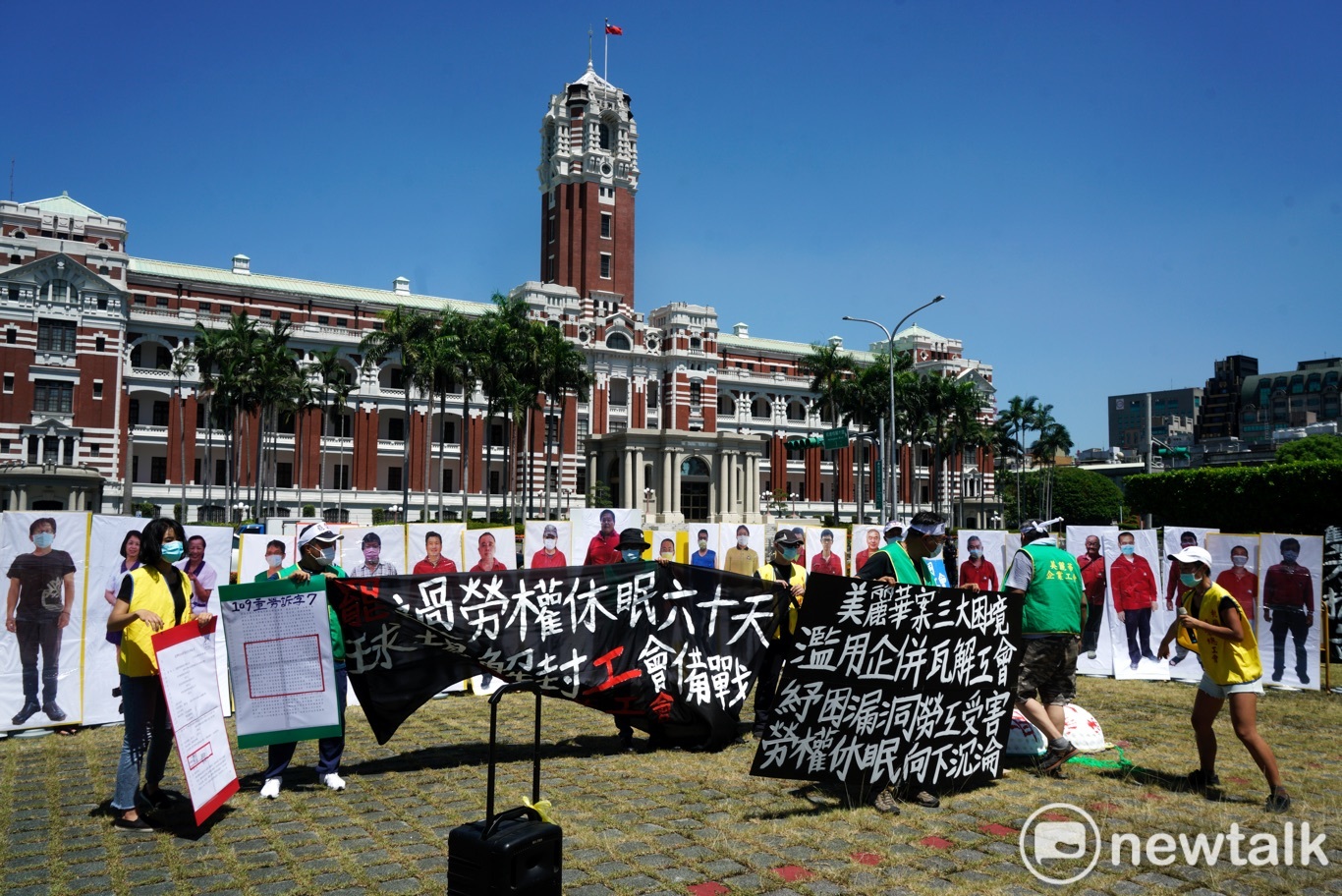 美麗華球場的工會會員在總統府前進行抗議行動。 圖:張良一/攝 美麗華球場的工會會員在總統府前進行抗議行動。 圖:張良一/攝