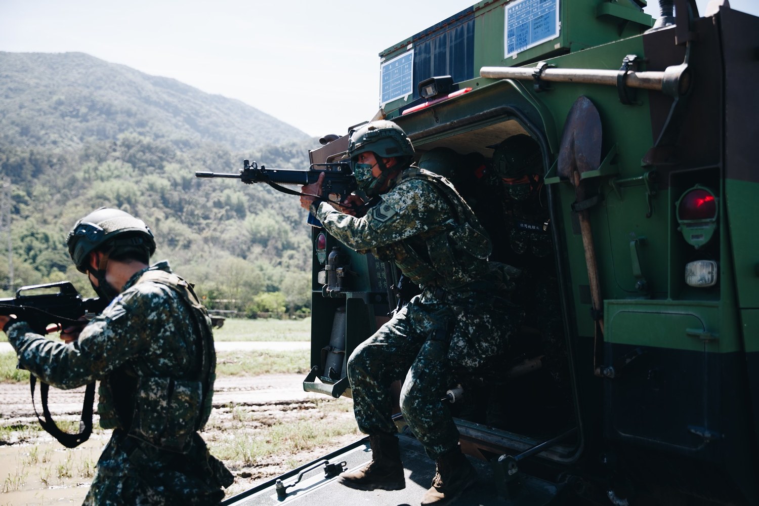 我國軍也加強機步協同人員下車戰鬥、城鎮戰。 圖:翻攝中華民國陸軍臉書 我國軍也加強機步協同人員下車戰鬥、城鎮戰。 圖:翻攝中華民國陸軍臉書