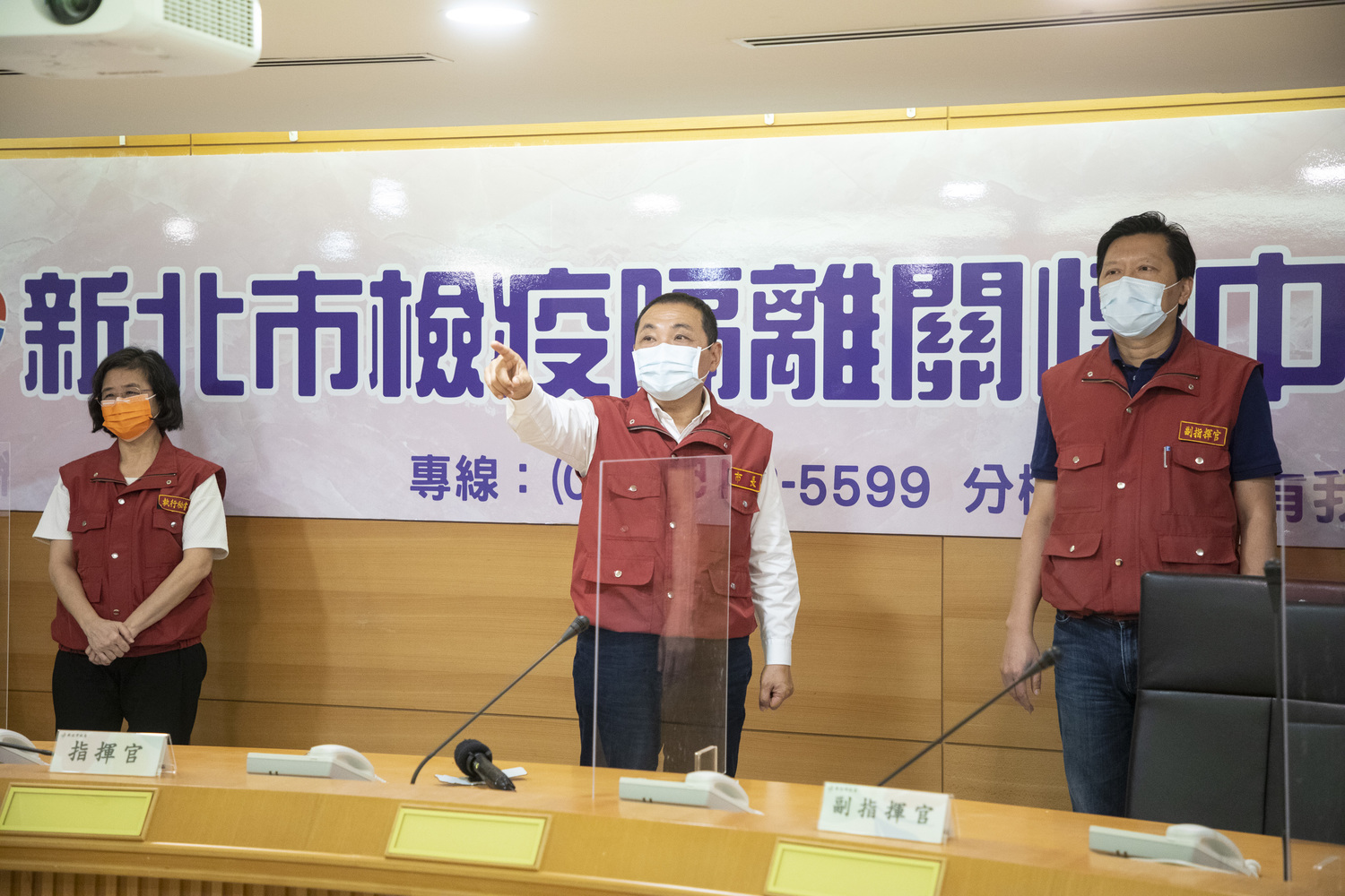 侯友宜表示新北市會繼續戒慎恐懼、謙卑務實的防疫,希望讓市民早日回到正常的生活軌道。 圖:新北市民政局提供 侯友宜表示新北市會繼續戒慎恐懼、謙卑務實的防疫,希望讓市民早日回到正常的生活軌道。 圖:新北市民政局提供