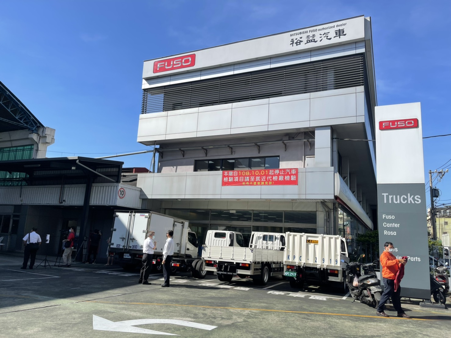 泰山區裕益、順益汽車場復業 員工須持PCR採檢陰性證明才可進場上班 圖:新北市經發局提供 泰山區裕益、順益汽車場復業 員工須持PCR採檢陰性證明才可進場上班 圖:新北市經發局提供