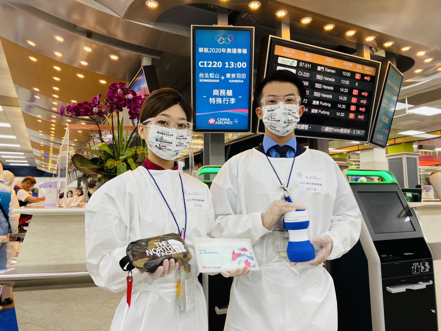 為了落實防疫,華航承諾全航程嚴格落實防疫措施。 圖:華航提供 為了落實防疫,華航承諾全航程嚴格落實防疫措施。 圖:華航提供