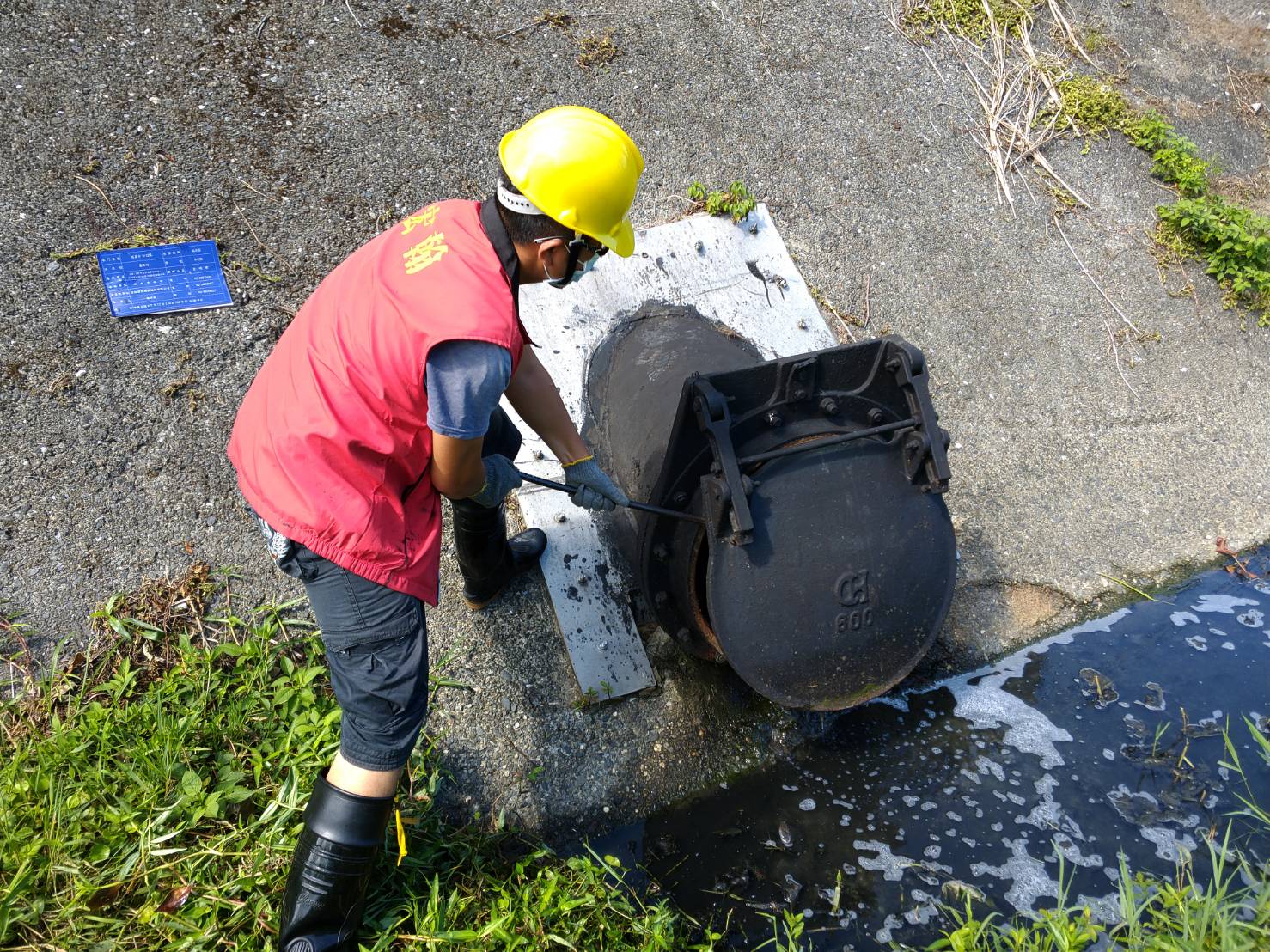 水門檢查 圖:新北市水利局提供 水門檢查 圖:新北市水利局提供