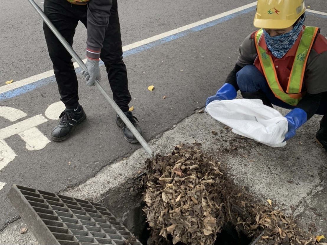 環保局加強清淤疏通作業。 台中市環保局/提供 環保局加強清淤疏通作業。 台中市環保局/提供