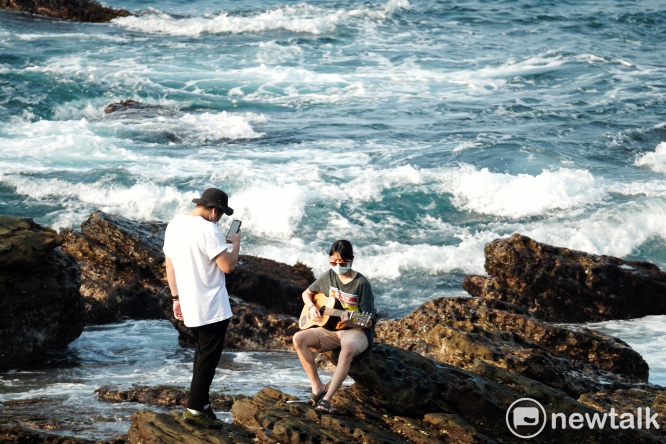 基隆外木山濱海風景區也有不少遊客游泳戲水。 圖:張良一/攝 基隆外木山濱海風景區也有不少遊客游泳戲水。 圖:張良一/攝