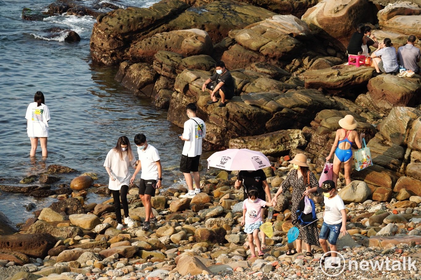 基隆外木山濱海風景區也有不少遊客游泳戲水。 圖:張良一/攝 基隆外木山濱海風景區也有不少遊客游泳戲水。 圖:張良一/攝