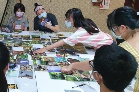 透過職涯心理測驗卡牌,協助青年自我探索,覺察就業取向 圖:新北市就服處提供 透過職涯心理測驗卡牌,協助青年自我探索,覺察就業取向 圖:新北市就服處提供