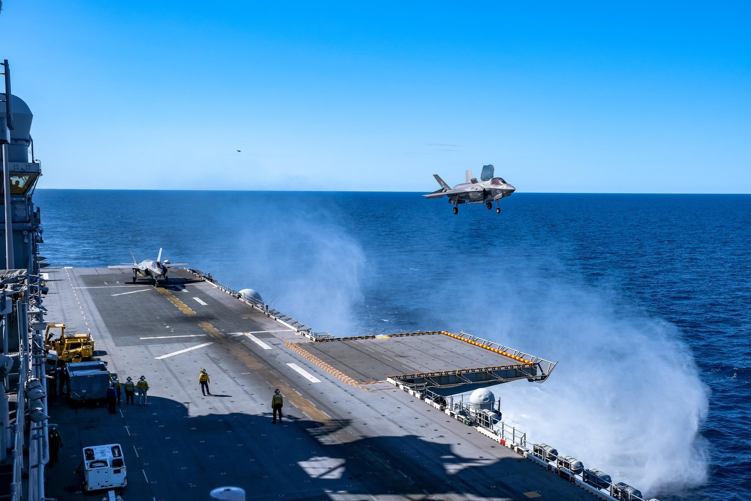 美軍兩棲攻擊艦「美利堅號(LHA-6)」艦載F-35B「閃電Ⅱ」戰鬥機。 圖:翻攝Talisman Sabre推特 美軍兩棲攻擊艦「美利堅號(LHA-6)」艦載F-35B「閃電Ⅱ」戰鬥機。 圖:翻攝Talisman Sabre推特