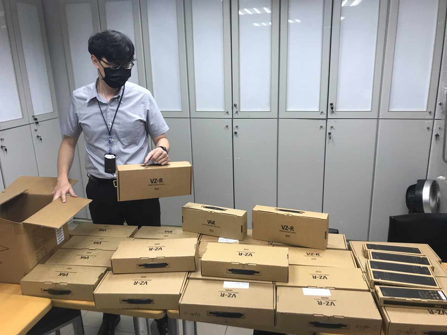 IPEVO愛比科技捐贈新北市教育局30台視訊教學攝影機。 圖:新北市教育局提供 IPEVO愛比科技捐贈新北市教育局30台視訊教學攝影機。 圖:新北市教育局提供