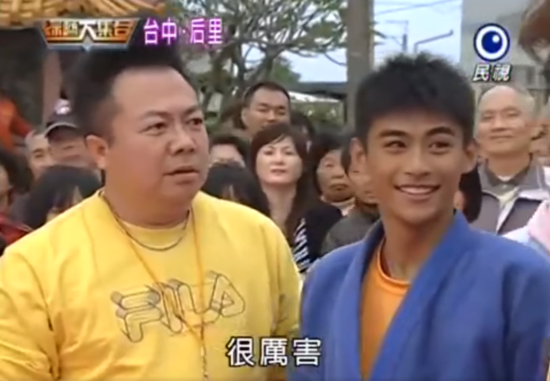 楊勇緯國中時的青澀模樣曝光,引起網友關注。 圖:翻攝自董至成臉書 楊勇緯國中時的青澀模樣曝光,引起網友關注。 圖:翻攝自董至成臉書