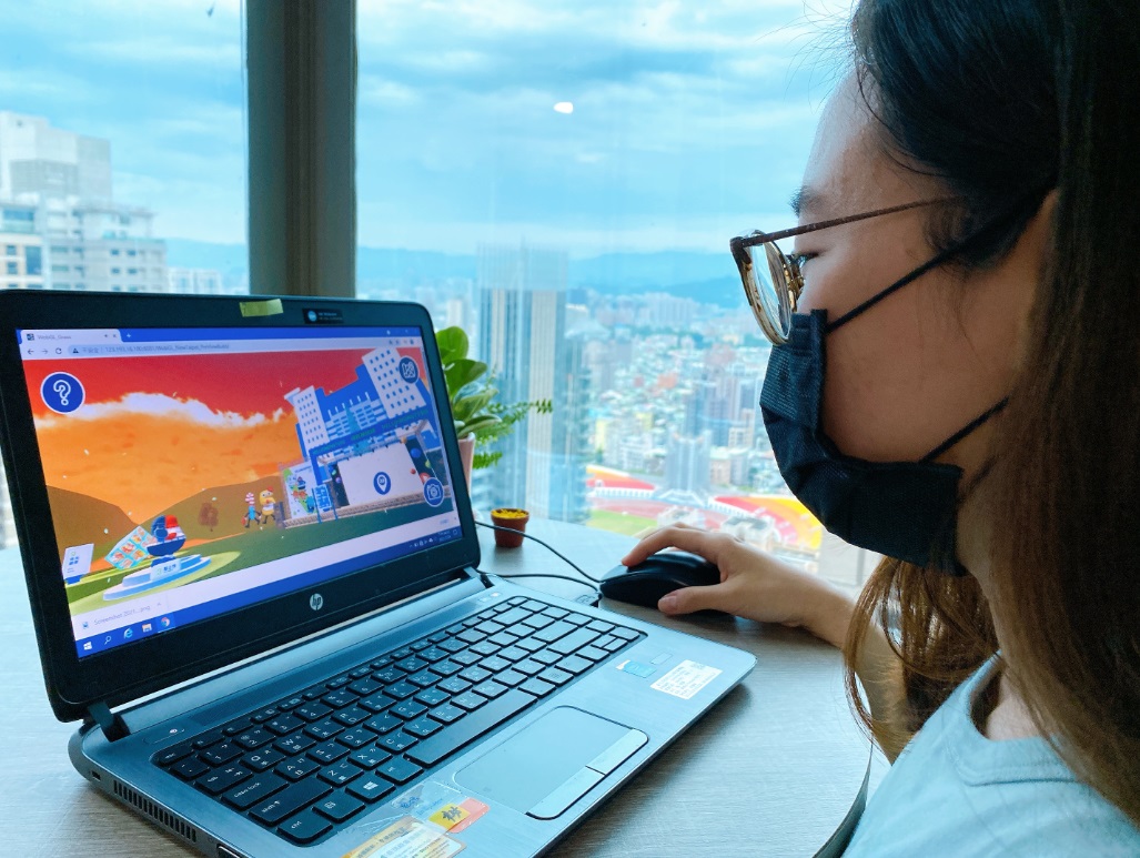 這次新北兒藝節打造全3D「WebVR怪獸奇幻草原」,讓大小朋友化身遊戲玩家,以第一人稱視角置身其中 圖:新北市文化局提供 這次新北兒藝節打造全3D「WebVR怪獸奇幻草原」,讓大小朋友化身遊戲玩家,以第一人稱視角置身其中 圖:新北市文化局提供